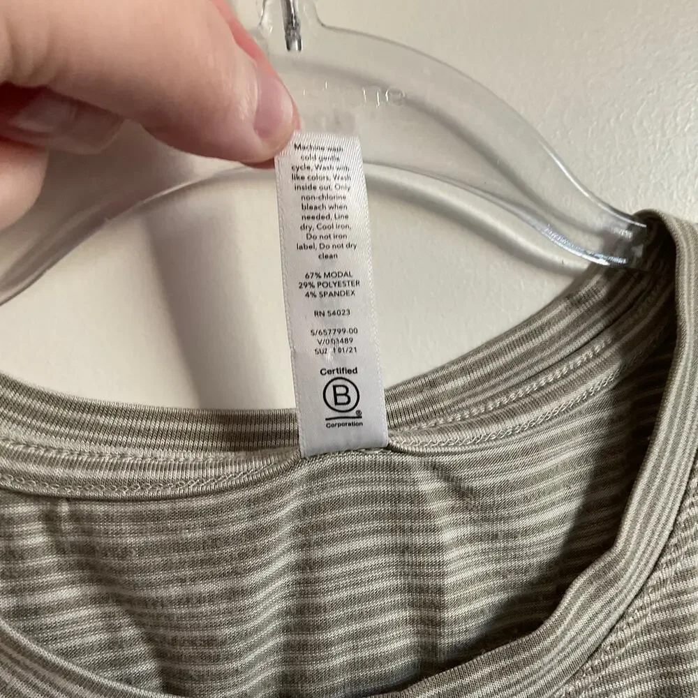 Athleta Women’s Cloudlight Striped Muscle‎ Tank - Size Small